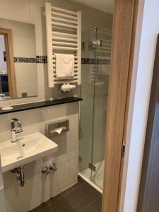 Ein Badezimmer in der Unterkunft Gästehaus Alpinia