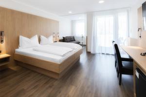 Ένα ή περισσότερα κρεβάτια σε δωμάτιο στο NOVAPARK Flugzeughotel Graz