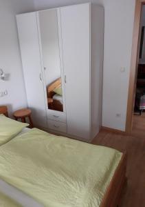 A bed or beds in a room at Temblhof