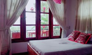 Uma cama ou camas num quarto em Broad view