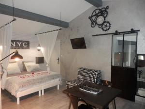 Photo de la galerie de l'établissement Suite luxe avec sauna et jacuzzi privée, à Lambesc