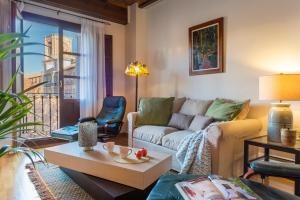 A seating area at Genteel Home Bib Rambla