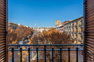 A balcony or terrace at Genteel Home Bib Rambla