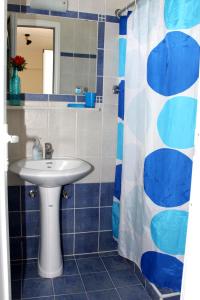A bathroom at Cavos Beach House