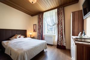 Ένα ή περισσότερα κρεβάτια σε δωμάτιο στο Schloss Mitterhart