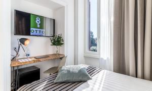 A television and/or entertainment centre at OTTO Rooms & Photogallery