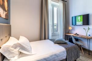 A bed or beds in a room at OTTO Rooms & Photogallery