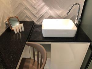Royal Hotel Jeongeup的厨房或小厨房