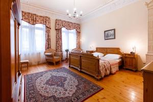 Rúm í herbergi á Hotel Heluan