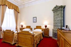Rúm í herbergi á Hotel Heluan
