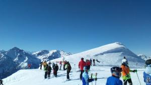 a group of people on skis on a snow covered mountain at Bilocale Fronte Piste - Appartamentiflarida Sansicario Alto in San Sicario