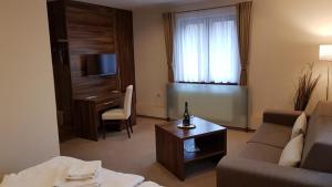 Część wypoczynkowa w obiekcie Hotel & Restaurant Pod Kaštany