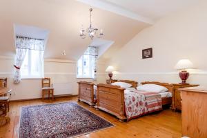 Rúm í herbergi á Hotel Heluan