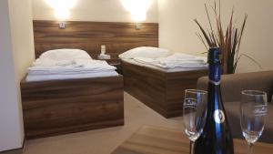 Łóżko lub łóżka w pokoju w obiekcie Hotel & Restaurant Pod Kaštany