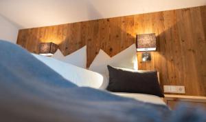 A bed or beds in a room at Haus Horngacher