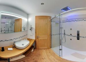 Koupelna v ubytování Hotel Albrici + 37 fotografií