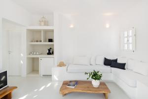 A seating area at Aenaon Villas