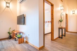 TV a/nebo společenská místnost v ubytování Rochão Village by Rent2U, Lda