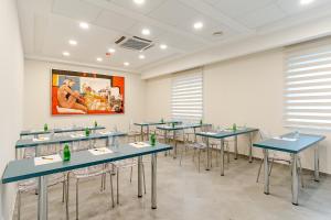 Rubicon Garni Hotel餐厅或其他用餐的地方