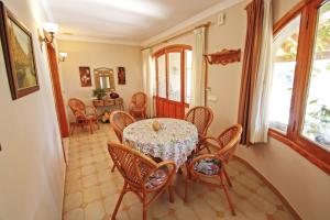 Ein Sitzbereich in der Unterkunft El Ventorrillo - holiday home with stunning views and private pool in Benissa