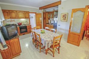Küche/Küchenzeile in der Unterkunft El Ventorrillo - holiday home with stunning views and private pool in Benissa