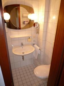 Koupelna v ubytování Hotel Garni Zeranka