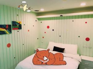 A bed or beds in a room at Peacock hotel