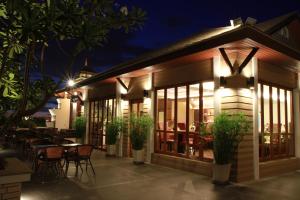 Restaurace v ubytování Suvarnabhumi Suite Hotel