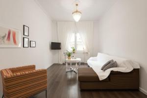 Televízia a/alebo spoločenská miestnosť v ubytovaní Roman market- upper Aristotelous sq luxury apartment