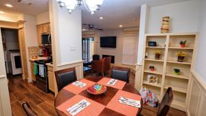 Gallery image of Galleria Area Condo, 2 Bedrooms 2 Story - Ocee in Houston