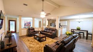 a living room with leather furniture and a dining room at IAH, Humble, Woodlands, Spring, Cypress - Ambergate in Humble