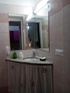 A bathroom at Sansone Még 37 kép