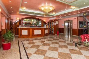 Лобби или стойка регистрации в Hotel Miramare