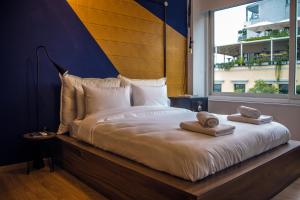 Кровать или кровати в номере MÔSS - Monastiraki Square Suite