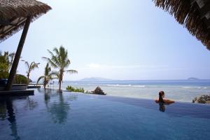 The swimming pool at or close to Tadrai Island Resort