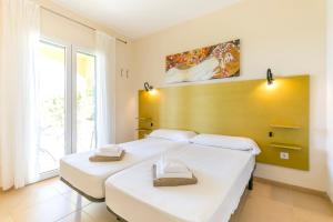 Postel nebo postele na pokoji v ubytování Residence Club - Es Trenc Beach + 74 fotografií