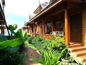 Zahrada ubytování Baan Pakgasri Hideaway + 31 fotografií