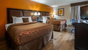 Postel nebo postele na pokoji v ubytování Best Windsor Inn