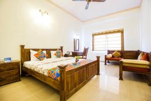 Postel nebo postele na pokoji v ubytování Hotel Raj Kothi Jaipur airport