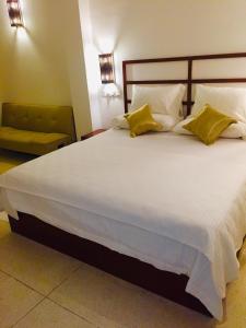 En eller flere senge i et værelse på Kalu mirissa