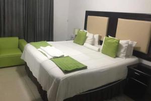 Φωτογραφία από το άλμπουμ του Overflow Guest House σε Γκαμπορόνε