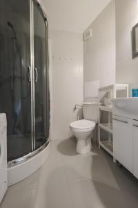 Een badkamer bij RentPlanet - Apartament Kościelna