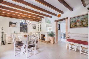 Galeriebild der Unterkunft Villa Can Boseta by SunVillas Mallorca in Pollença