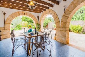 Ein Sitzbereich in der Unterkunft Villa Can Boseta by SunVillas Mallorca