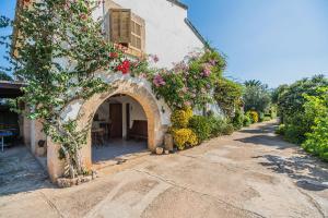 Ein Garten an der Unterkunft Villa Can Boseta by SunVillas Mallorca