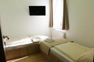 Letto o letti in una camera di Hotel Logavina 8 Garage Parking
