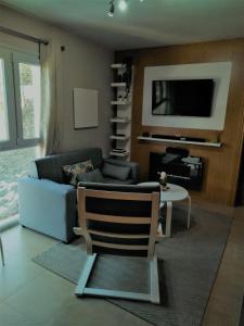 a living room with a couch and a table and a tv at Snow in Miramar in Sierra Nevada