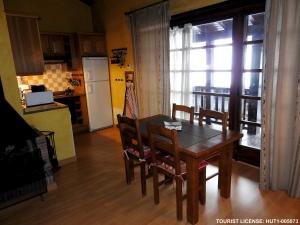 Eldhús eða eldhúskrókur á Acogedor Refugio en la Vall d'Incles, HUT1-05073