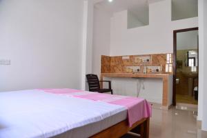 Gallery image of Roshan's Guest House in Hikkaduwa