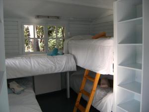 Tempat tidur susun dalam kamar di Bungalows Club Aire Libre